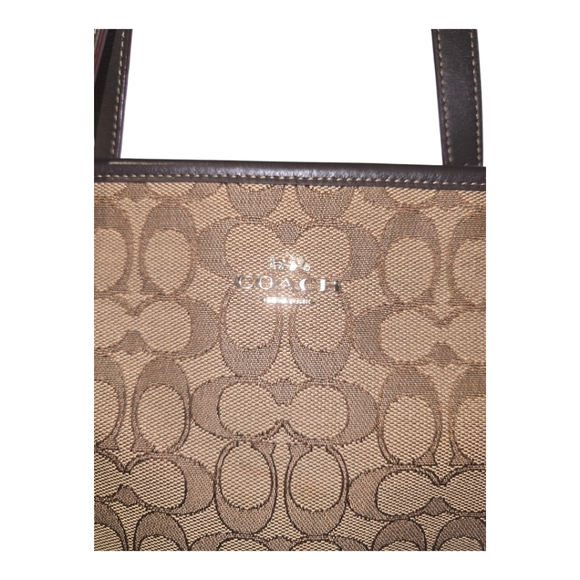 COACH NWOT F58282 OUTLINE SIGNATURE ZIP TOP TOTE Khaki Brown - Picture 2 of 16